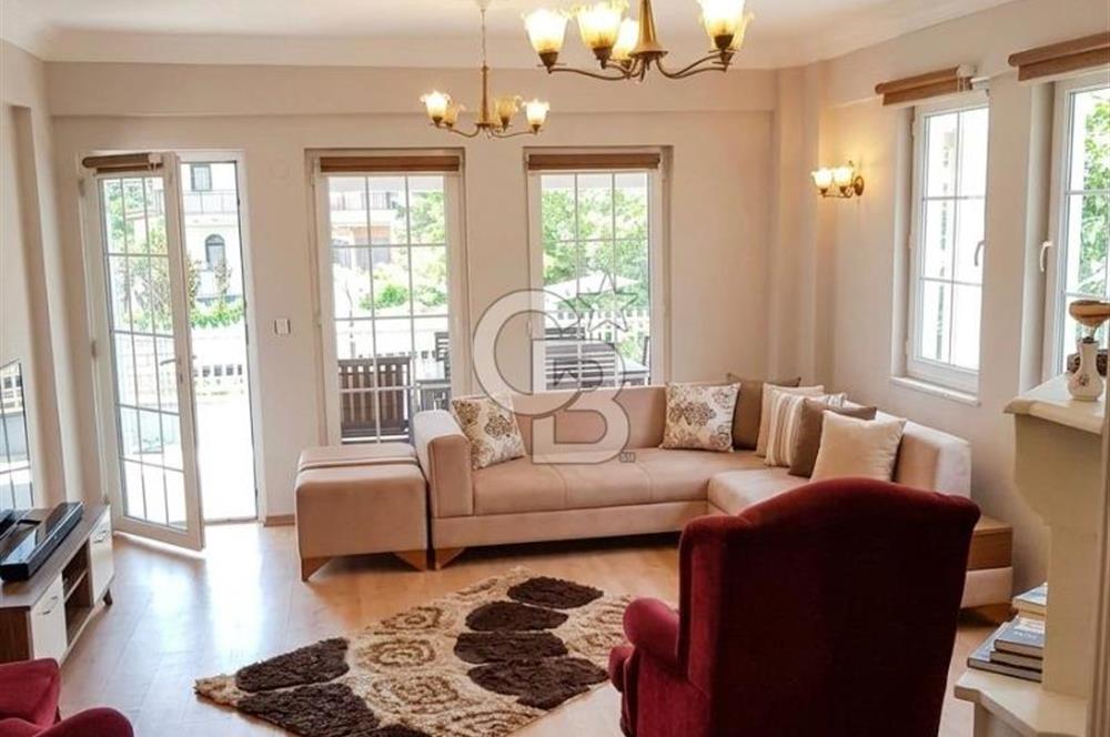 İstanbul'a Yakın Denize 100 Metre 308m2 Bahçeli İkiz Villa