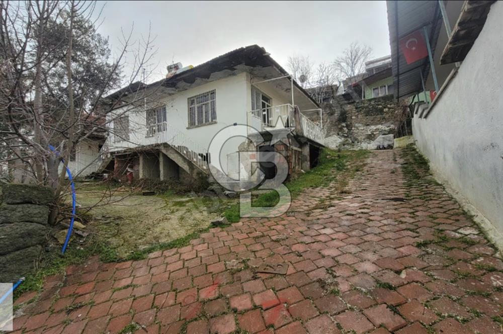 Honaz Yeni Mahallede İçinde Metruk Ev Bulunan 208 m2 Arsa