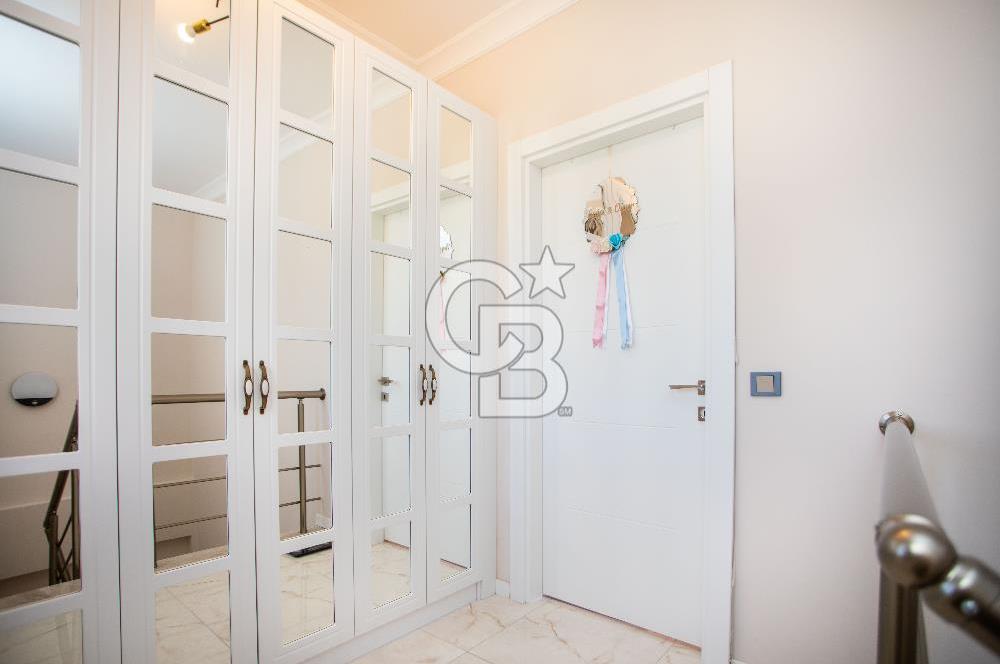 Foça Yenibağarası Mah. Satılık 4+1 Müstakil Villa