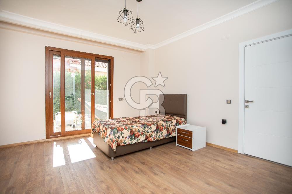 Foça Yenibağarası Mah. Kiralık 4+1 Müstakil Villa