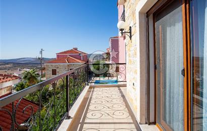 Foça Yenibağarası Mah. Satılık 4+1 Müstakil Villa