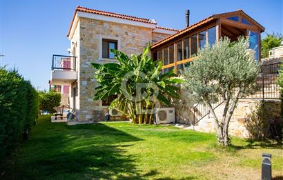 Foça Yenibağarası Mah. Satılık 4+1 Müstakil Villa