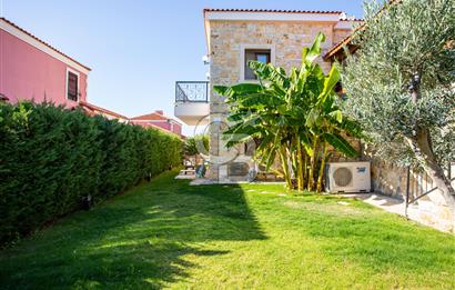 Foça Yenibağarası Mah. Kiralık 4+1 Müstakil Villa