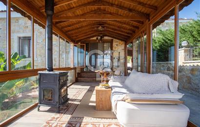 Foça Yenibağarası Mah. Kiralık 4+1 Müstakil Villa