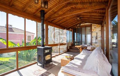 Foça Yenibağarası Mah. Satılık 4+1 Müstakil Villa