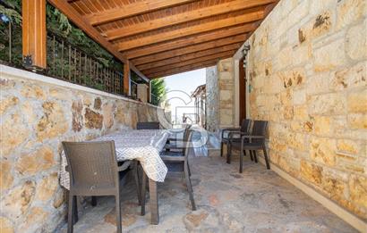 Foça Yenibağarası Mah. Satılık 4+1 Müstakil Villa