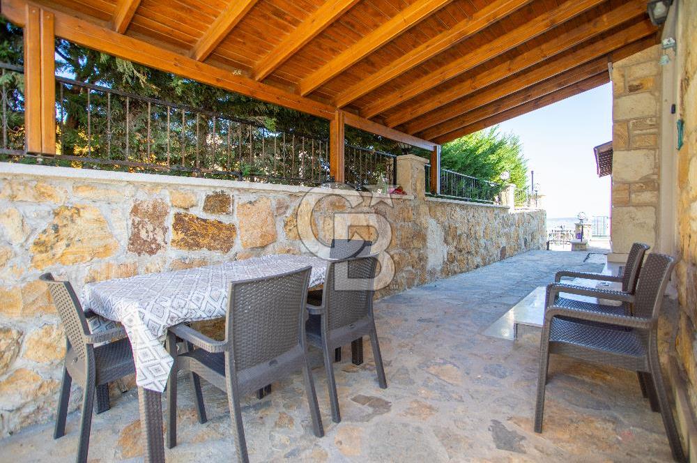 Foça Yenibağarası Mah. Kiralık 4+1 Müstakil Villa
