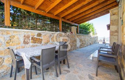 Foça Yenibağarası Mah. Kiralık 4+1 Müstakil Villa