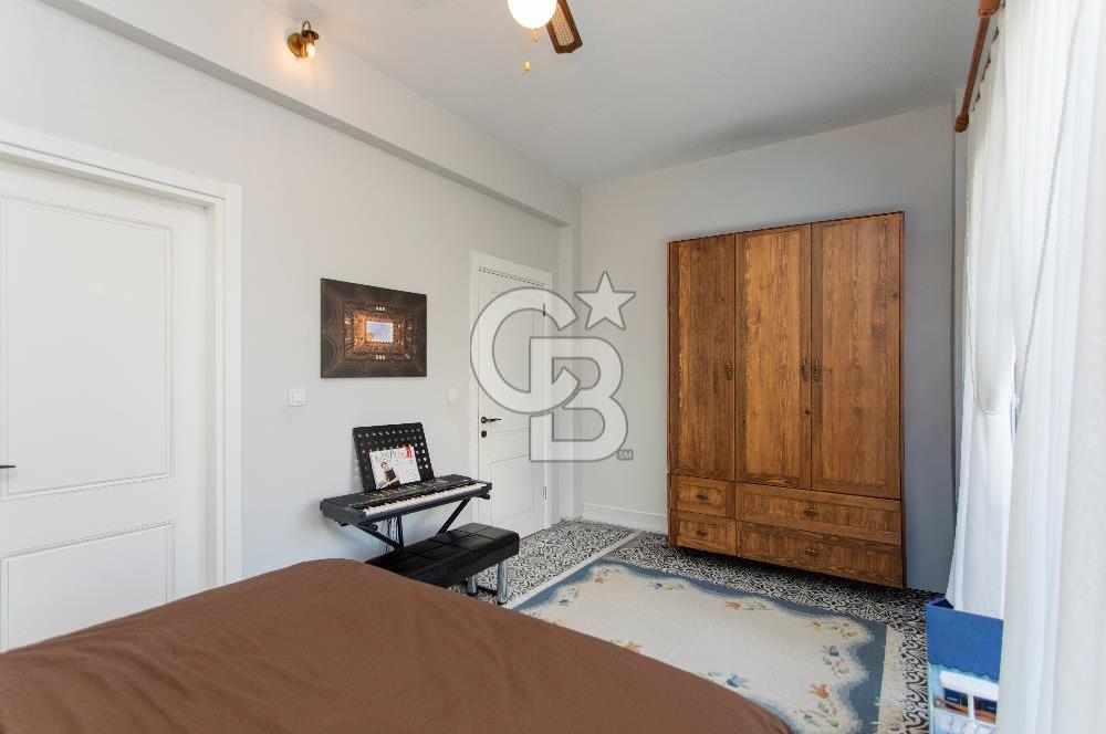 Foça Villalar Bölgesinde Eşyalı Kiralık 3+1 Villa