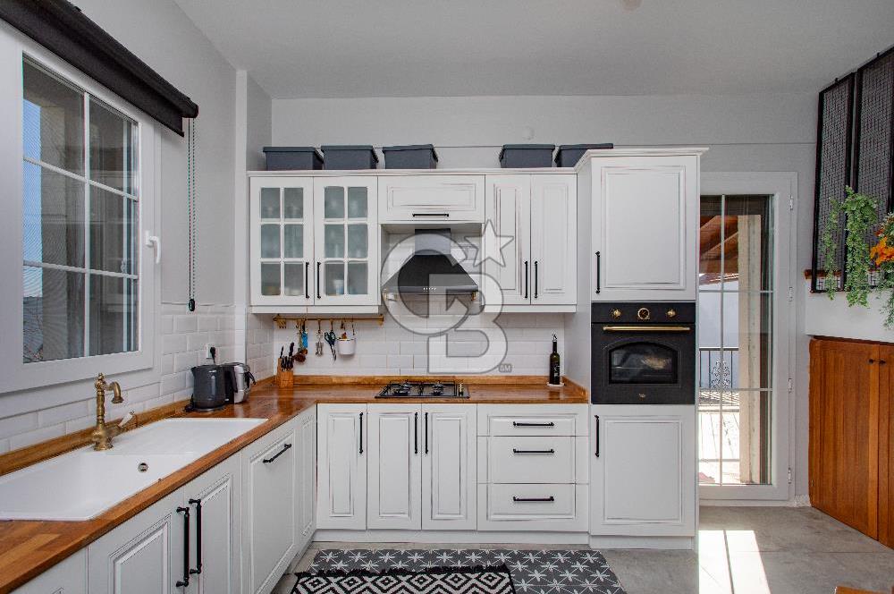 Foça Villalar Bölgesinde Eşyalı Kiralık 3+1 Villa
