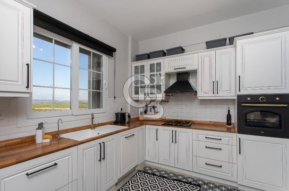 Foça Villalar Bölgesinde Eşyalı Kiralık 3+1 Villa