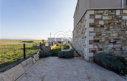 Foça Villalar Bölgesinde Eşyalı Kiralık 3+1 Villa