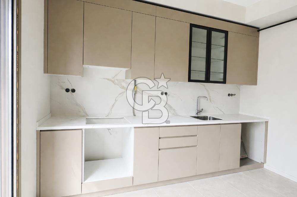 FENERBAHÇE , SELAHATTİN PINAR SOKAK'TA 4+1 KATTA TEK NET 140 M2 DAİRE