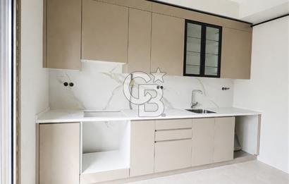 FENERBAHÇE , SELAHATTİN PINAR SOKAK'TA 4+1 KATTA TEK NET 140 M2 DAİRE