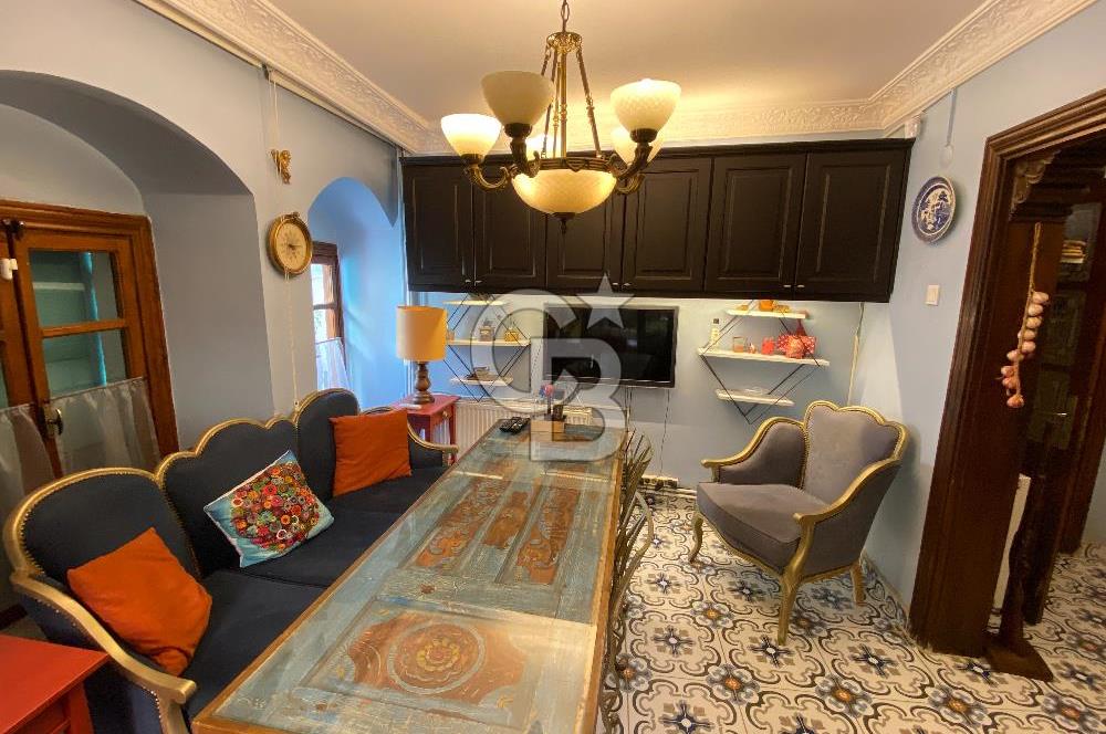 Ayvalık Merkez’de Avlulu Tarihi Rum Evi – “Sarı Köşk” | Aktif Konuk Evi