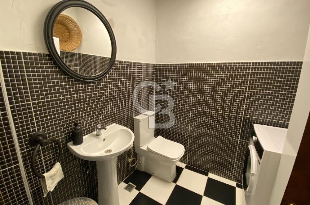 Ayvalık Merkez’de Avlulu Tarihi Rum Evi – “Sarı Köşk” | Aktif Konuk Evi