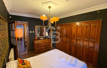 Ayvalık Merkez’de Avlulu Tarihi Rum Evi – “Sarı Köşk” | Aktif Konuk Evi