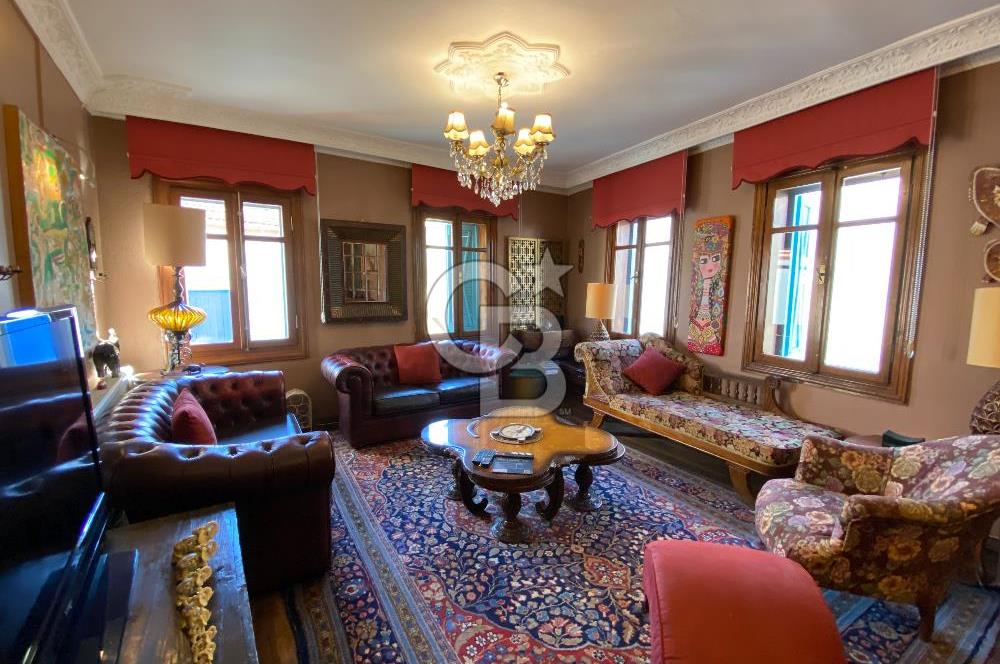 Ayvalık Merkez’de Avlulu Tarihi Rum Evi – “Sarı Köşk” | Aktif Konuk Evi