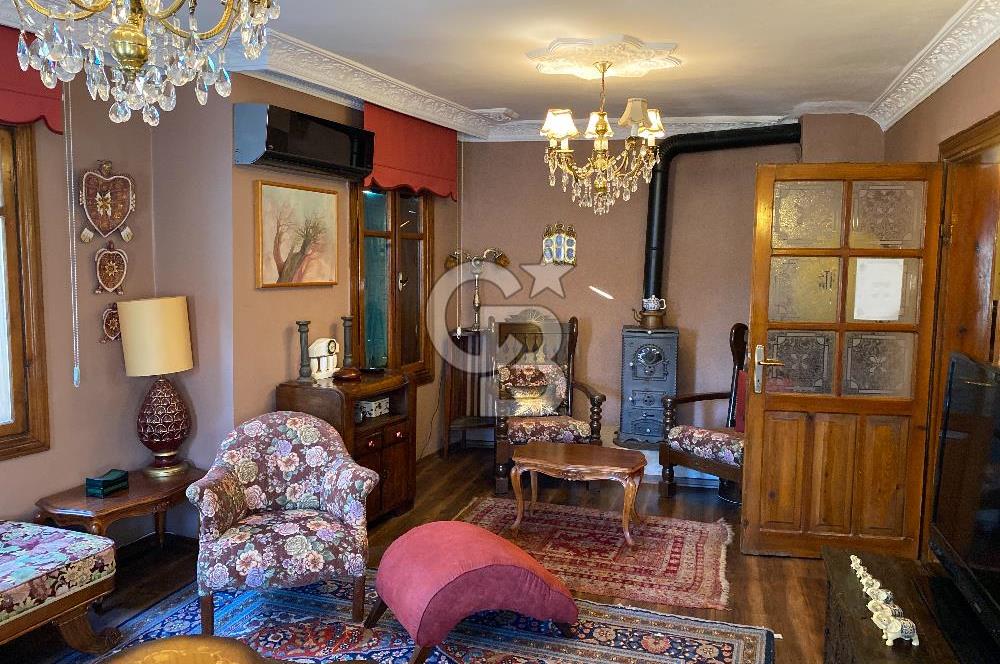 Ayvalık Merkez’de Avlulu Tarihi Rum Evi – “Sarı Köşk” | Aktif Konuk Evi