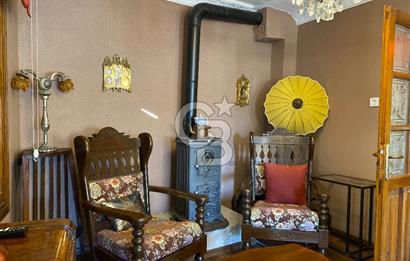 Ayvalık Merkez’de Avlulu Tarihi Rum Evi – “Sarı Köşk” | Aktif Konuk Evi