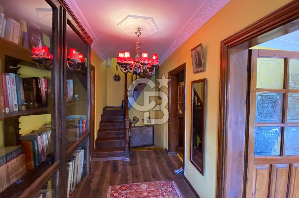 Ayvalık Merkez’de Avlulu Tarihi Rum Evi – “Sarı Köşk” | Aktif Konuk Evi