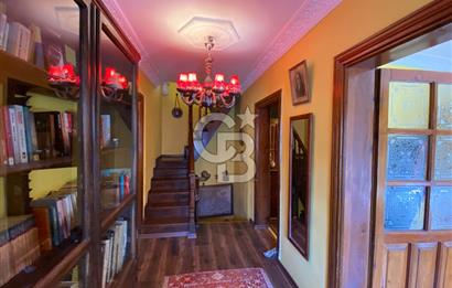 Ayvalık Merkez’de Avlulu Tarihi Rum Evi – “Sarı Köşk” | Aktif Konuk Evi