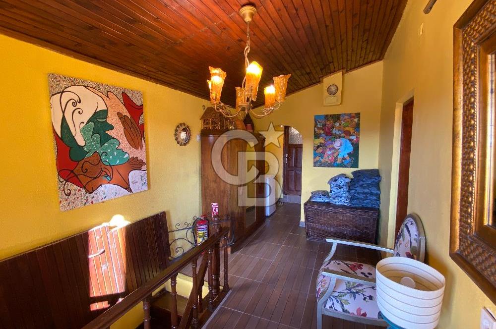 Ayvalık Merkez’de Avlulu Tarihi Rum Evi – “Sarı Köşk” | Aktif Konuk Evi