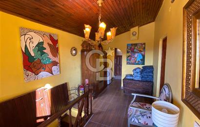 Ayvalık Merkez’de Avlulu Tarihi Rum Evi – “Sarı Köşk” | Aktif Konuk Evi