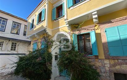 Ayvalık Merkez’de Avlulu Tarihi Rum Evi – “Sarı Köşk” | Aktif Konuk Evi