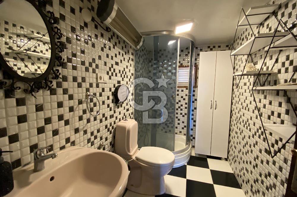 Ayvalık Merkez’de Avlulu Tarihi Rum Evi – “Sarı Köşk” | Aktif Konuk Evi