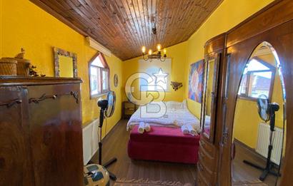 Ayvalık Merkez’de Avlulu Tarihi Rum Evi – “Sarı Köşk” | Aktif Konuk Evi