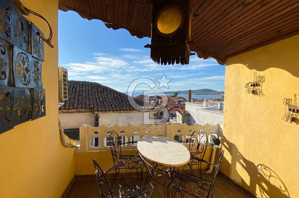 Ayvalık Merkez’de Avlulu Tarihi Rum Evi – “Sarı Köşk” | Aktif Konuk Evi