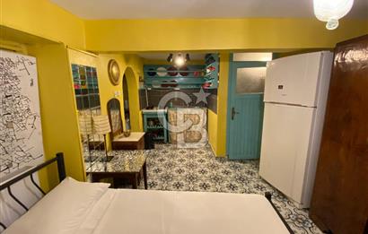 Ayvalık Merkez’de Avlulu Tarihi Rum Evi – “Sarı Köşk” | Aktif Konuk Evi