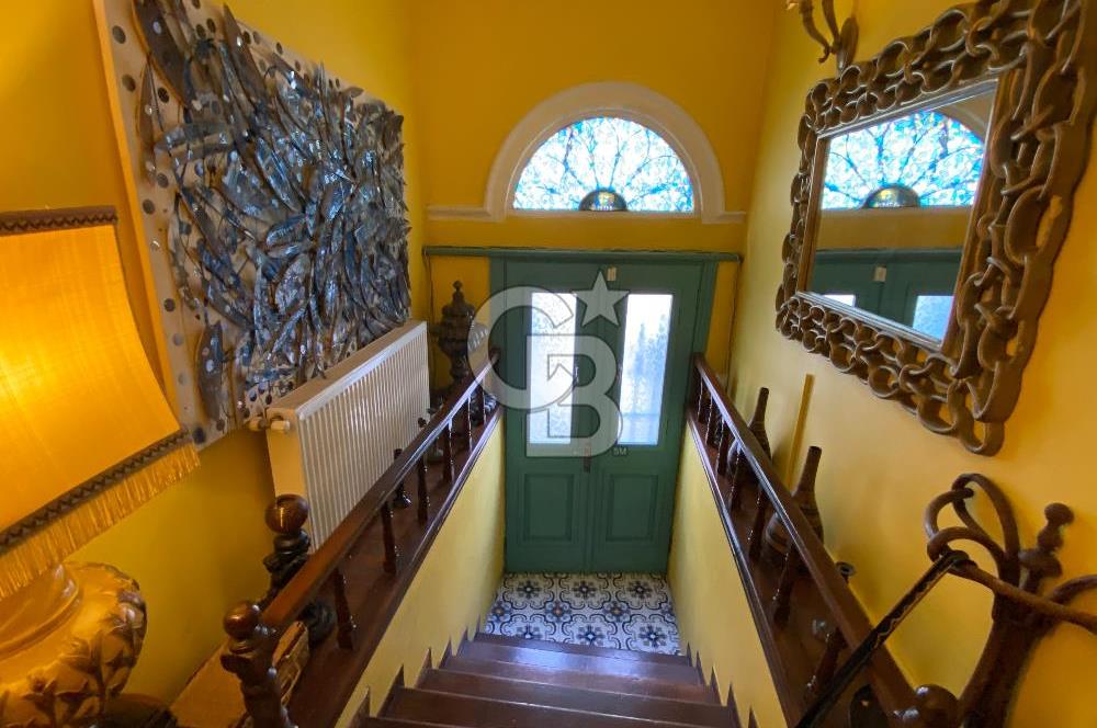 Ayvalık Merkez’de Avlulu Tarihi Rum Evi – “Sarı Köşk” | Aktif Konuk Evi