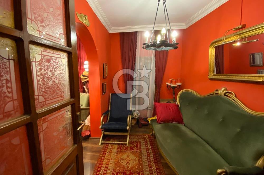 Ayvalık Merkez’de Avlulu Tarihi Rum Evi – “Sarı Köşk” | Aktif Konuk Evi