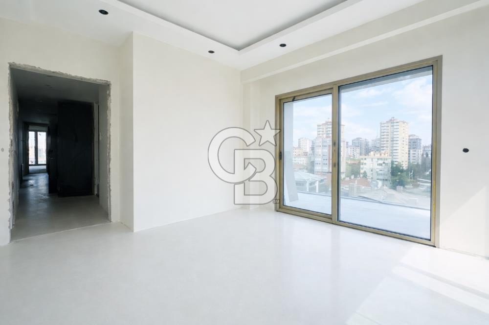 FENERBAHÇE , SELAHATTİN PINAR SOKAK'TA 4+1 KATTA TEK NET 140 M2 DAİRE