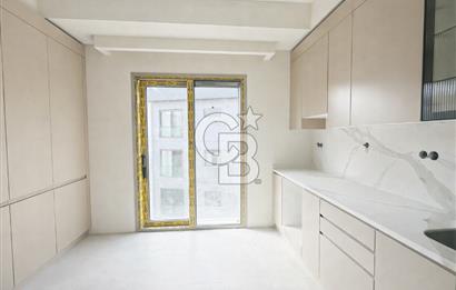 FENERBAHÇE , SELAHATTİN PINAR SOKAK'TA 4+1 KATTA TEK NET 140 M2 DAİRE