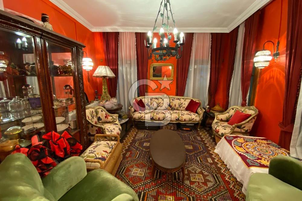 Ayvalık Merkez’de Avlulu Tarihi Rum Evi – “Sarı Köşk” | Aktif Konuk Evi