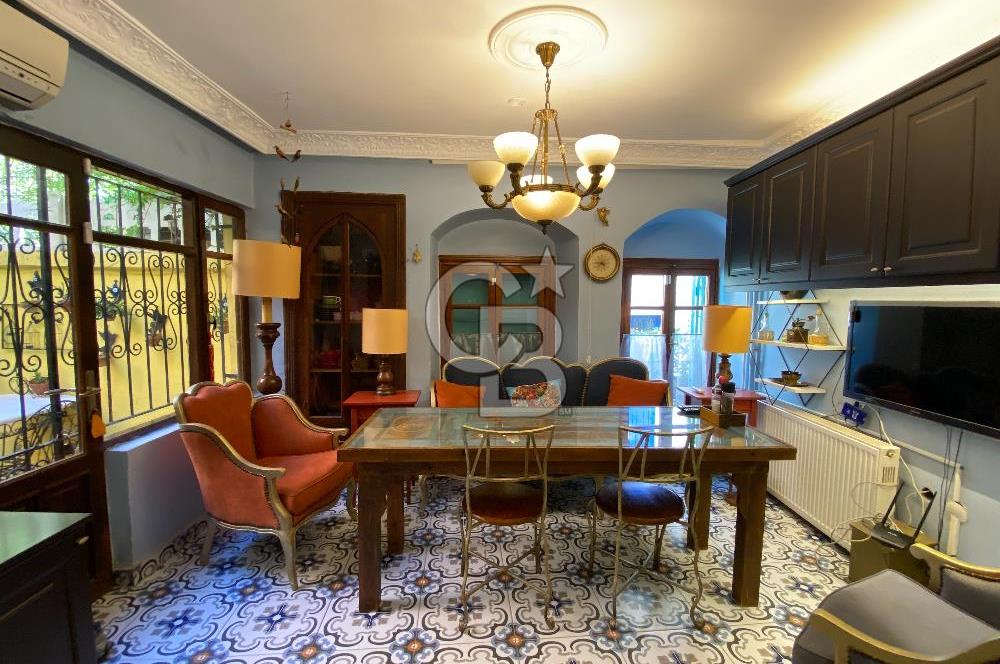 Ayvalık Merkez’de Avlulu Tarihi Rum Evi – “Sarı Köşk” | Aktif Konuk Evi