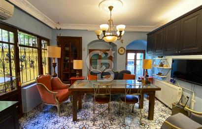 Ayvalık Merkez’de Avlulu Tarihi Rum Evi – “Sarı Köşk” | Aktif Konuk Evi