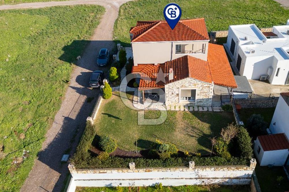 Foça Villalar Bölgesinde Eşyalı Kiralık 3+1 Villa