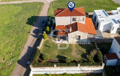 Foça Villalar Bölgesinde Eşyalı Kiralık 3+1 Villa