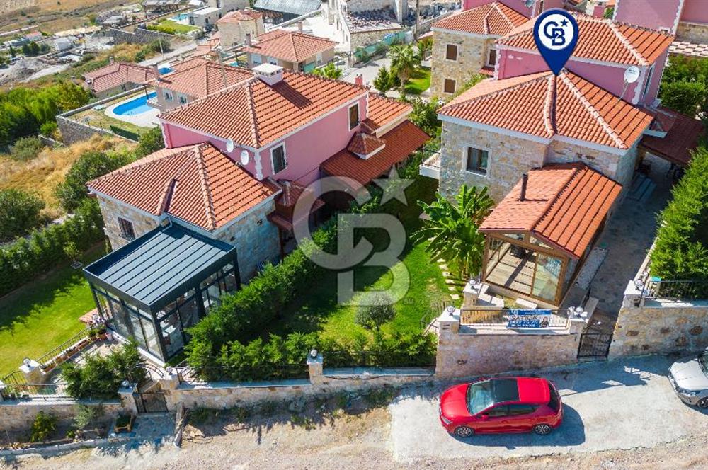 Foça Yenibağarası Mah. Kiralık 4+1 Müstakil Villa