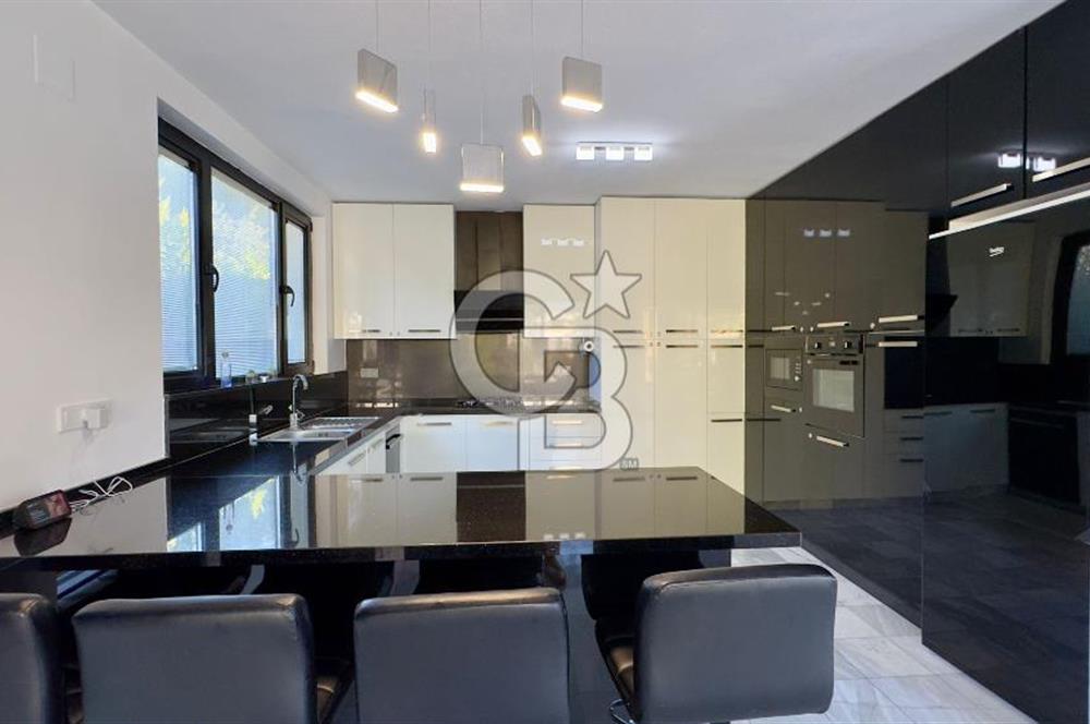 FETHİYE ÜZÜMLÜ'DE SATILIK DUBAİ TARZI LÜKS VİLLA