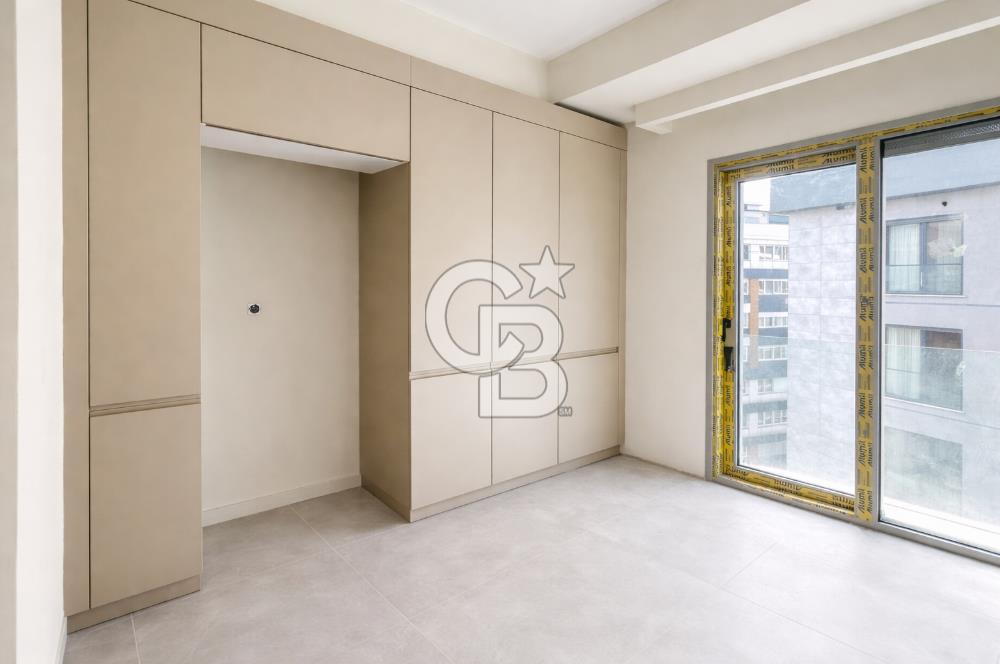 FENERBAHÇE , SELAHATTİN PINAR SOKAK'TA 4+1 KATTA TEK NET 140 M2 DAİRE