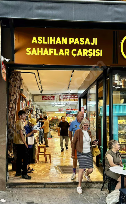 BEYOĞLU ASLIHAN PASAJI'NDA, KISMİ DENİZ MANZARALI, SATILIK OFİS