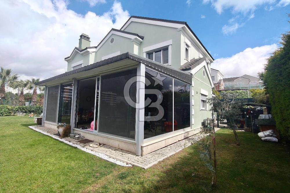 İZMİR ULUKENT YAMAÇEVLER'DE SATILIK 4+1 VİLLA