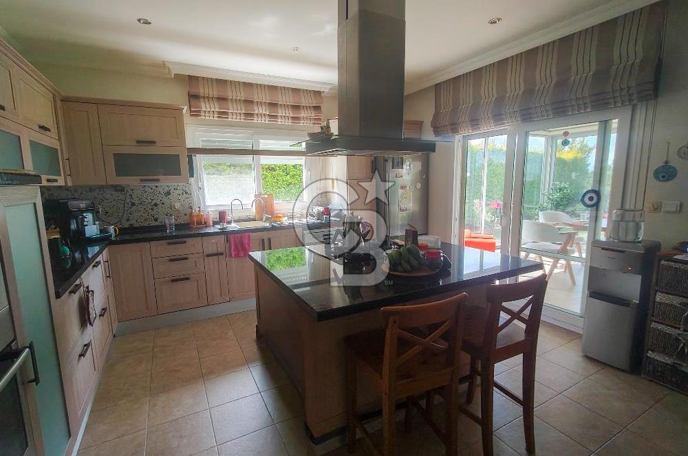 İZMİR ULUKENT YAMAÇEVLER'DE SATILIK 4+1 VİLLA