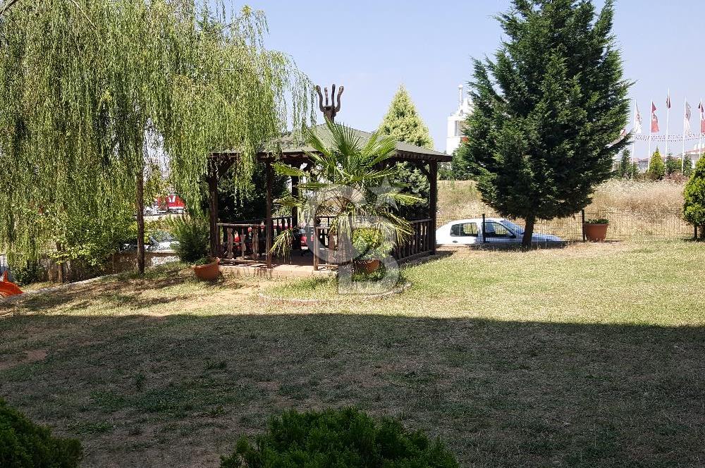 Yenikent'in (Mutlukent) en merkezi bölgesinde satılık daire.