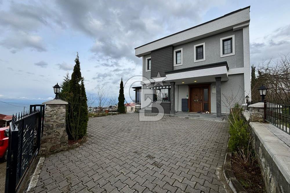 ŞEHRİN ZİRVESİNDE, MAVİNİN MERKEZİNDE AKYAZI'DA SATILIK VİLLA